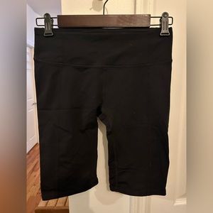 Gap Fit bike shorts size small